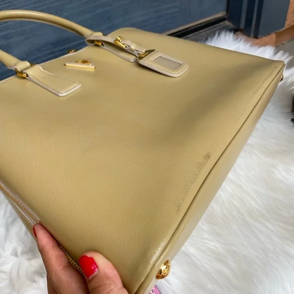 Auth PRADA Beige Saffiano Patent Leather Large Promenade Satchel - Picture 4 of 17